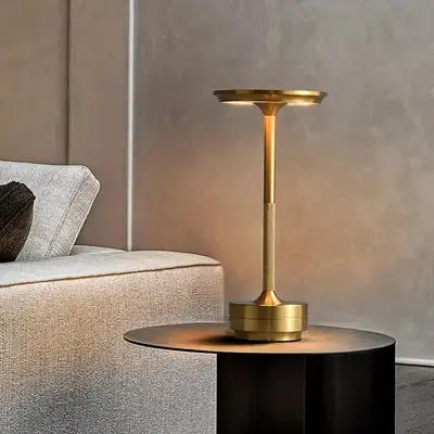 Bordslampa dumbbell led bar guld