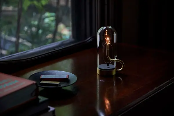 Bordslampa chamberstick design laddningsbar